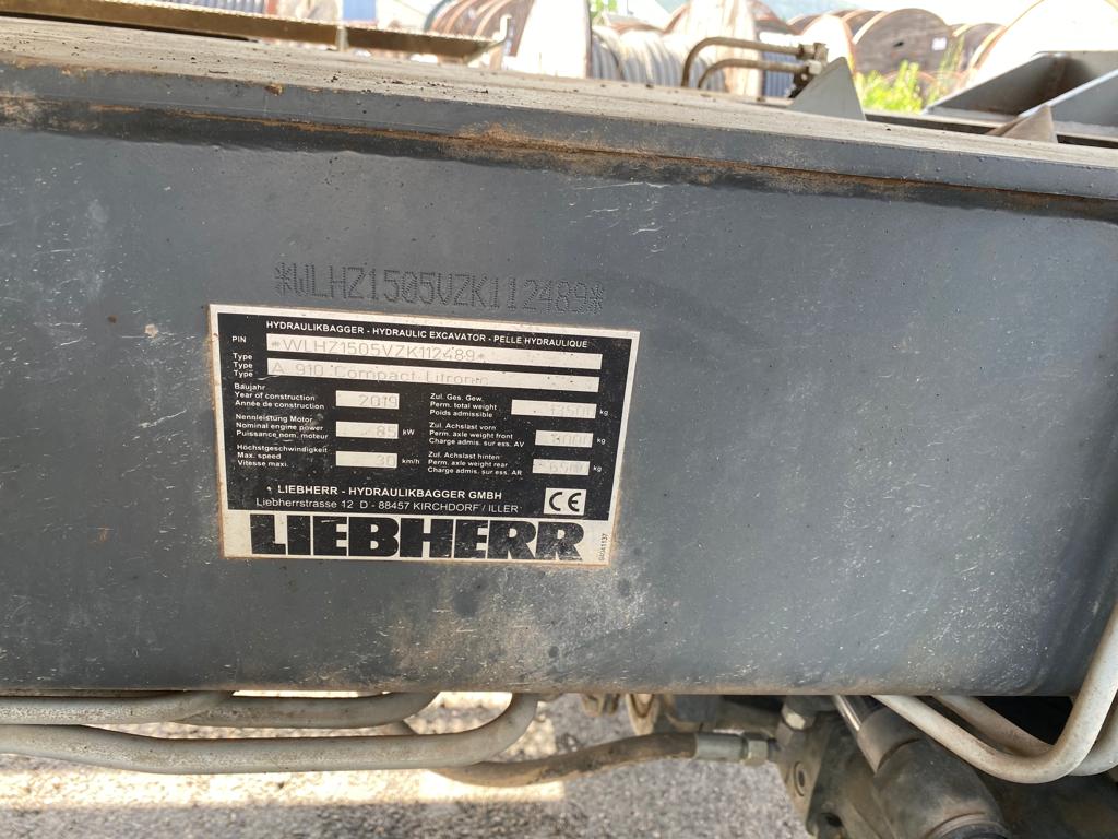 Pelle sur pneus LIEBHERR A910 Compact   PP021 LIEBHERR A910 Compact