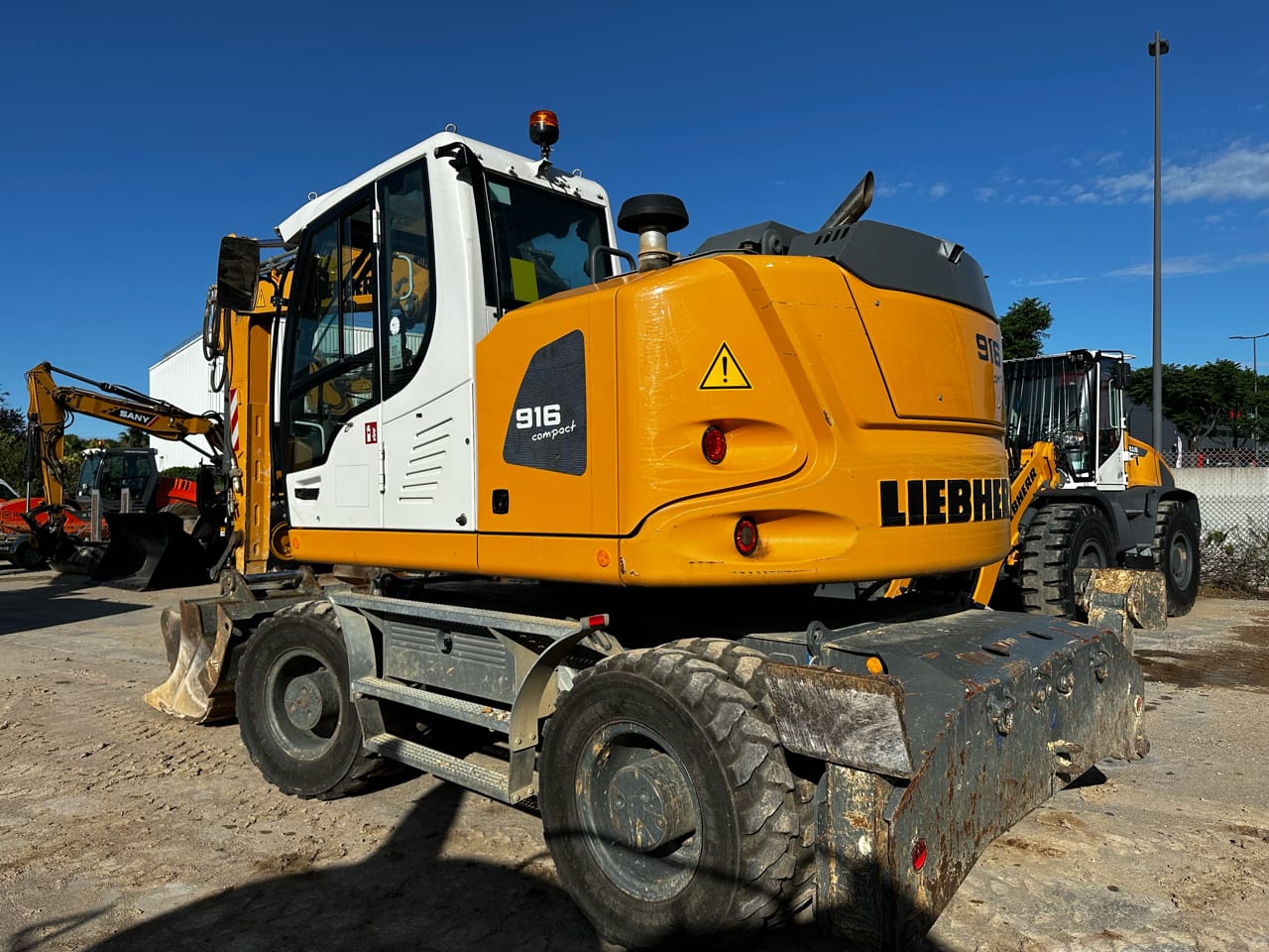 Pelle sur pneus LIEBHERR A916Compact  PP032