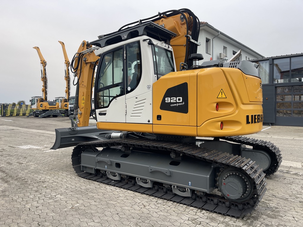 Pelle sur chenilles LIEBHERR R920LC Compact  PC038