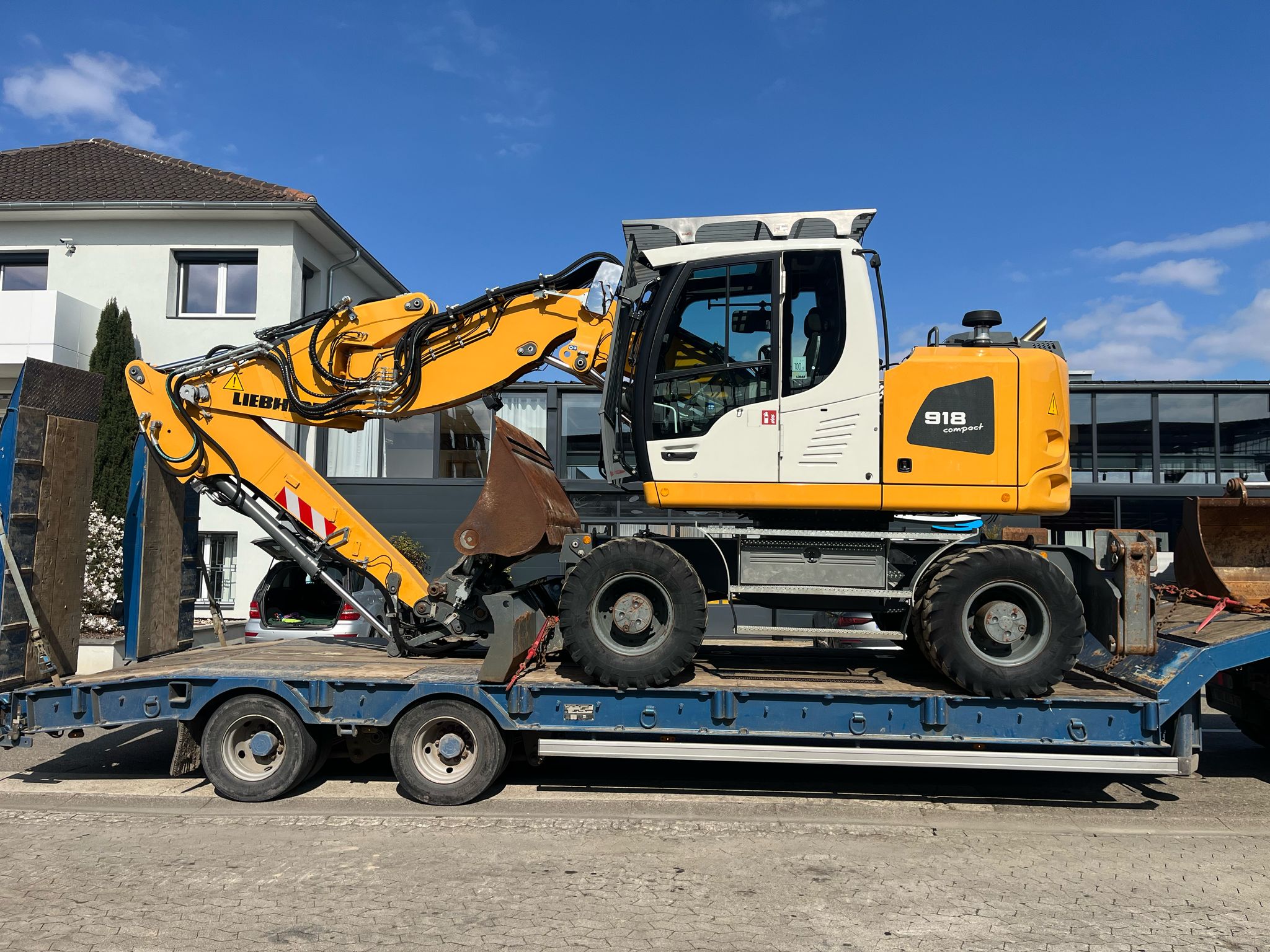 Pelle sur pneus LIEBHERR A918Compact  PP035