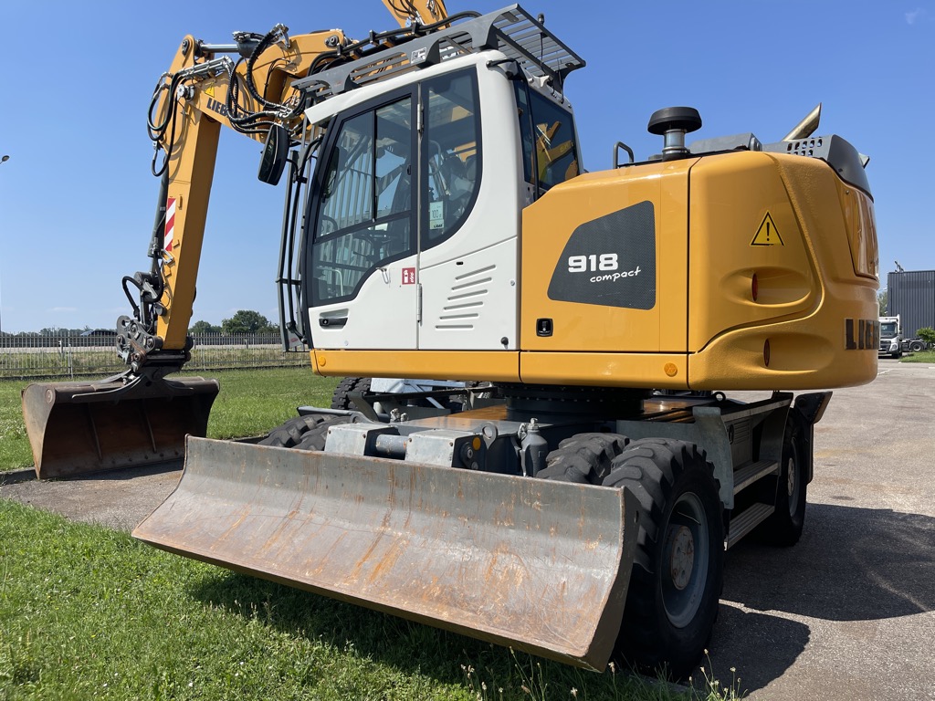 Pelle sur pneus LIEBHERR A918Compact  PP035