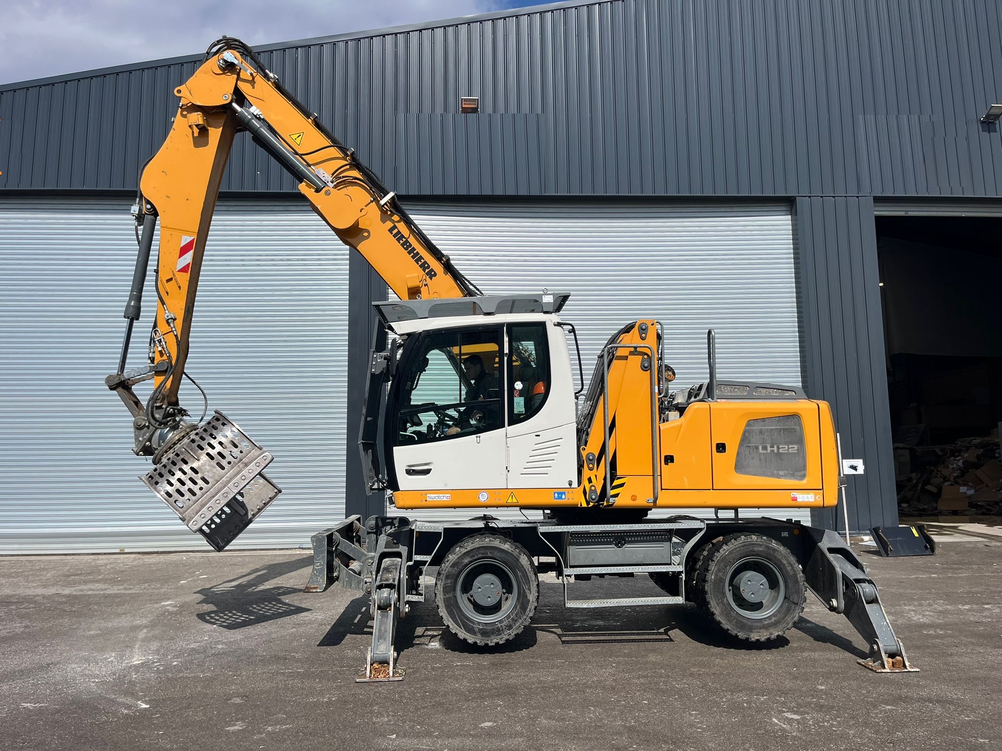 Pelle manutention LIEBHERR LH22M PM111