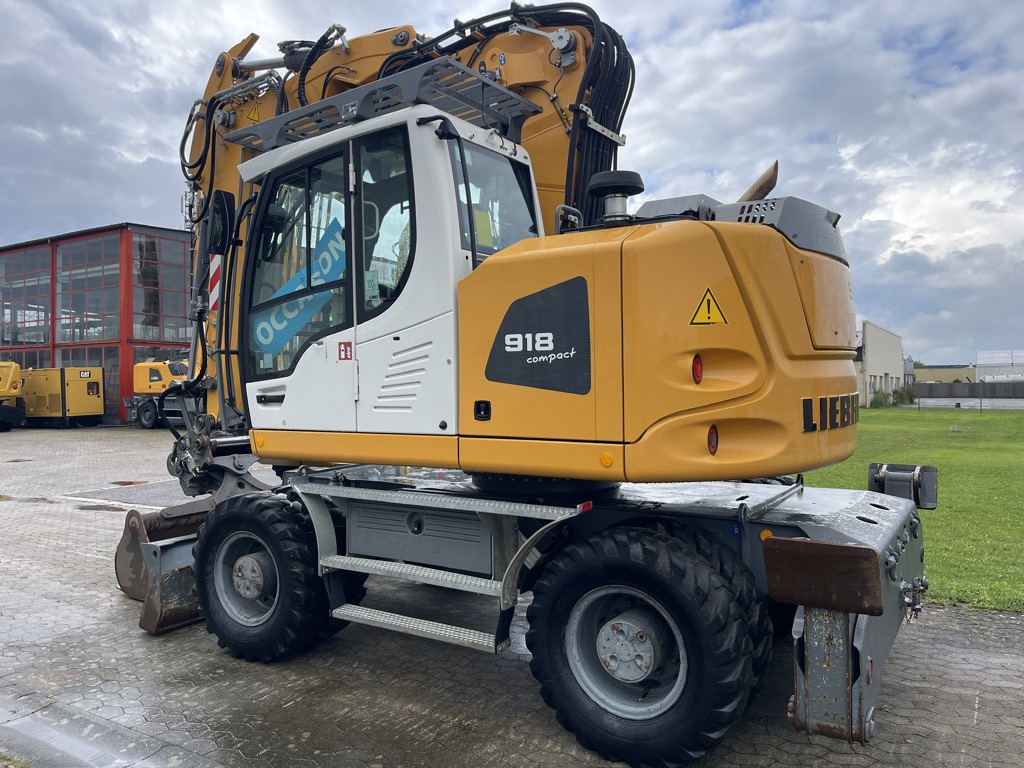 Pelle sur pneus LIEBHERR A918Compact  PP035