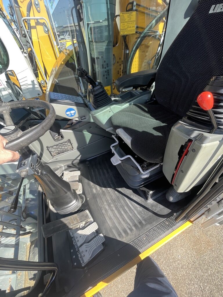 Pelle sur pneus LIEBHERR A918Compact  PP035