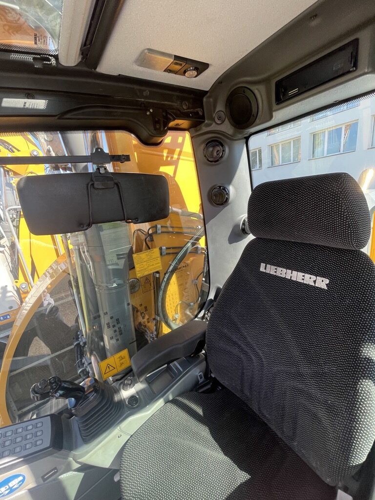 Pelle sur pneus LIEBHERR A918Compact  PP035