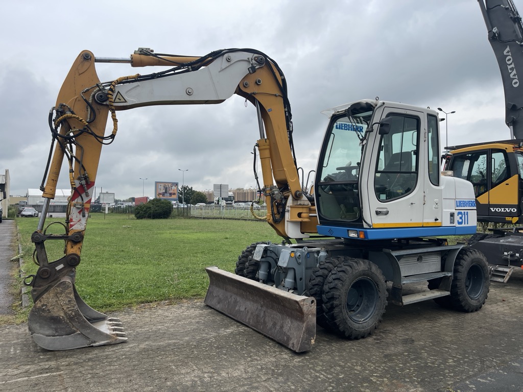 Pelle sur pneus LIEBHERR A311 Litronic  PP039