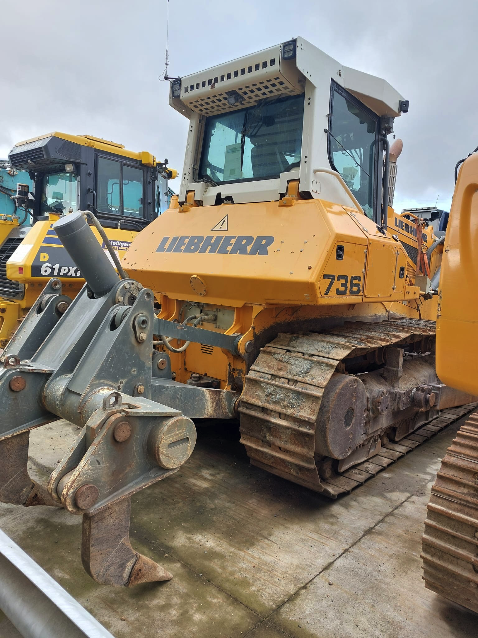 Bulldozer LIEBHERR PR736XL BD015