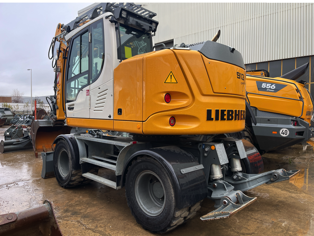 Pelle sur pneus LIEBHERR A913Compact PP039