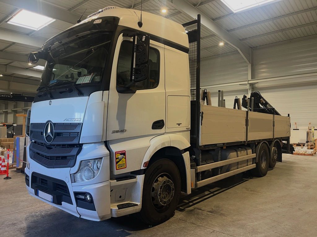 Porteur plateau-grue Mercedes Actros 2540 6×2  PPGR004